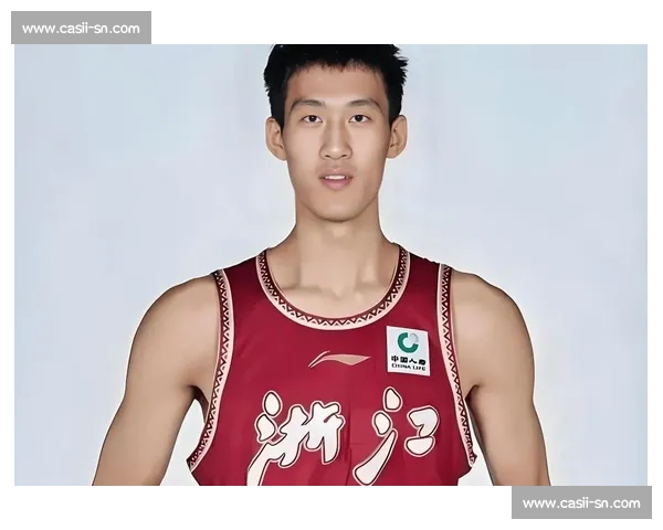 男篮蓝队迎战俄罗斯强敌检验新阵容冲击国际赛场表现提升竞技状态